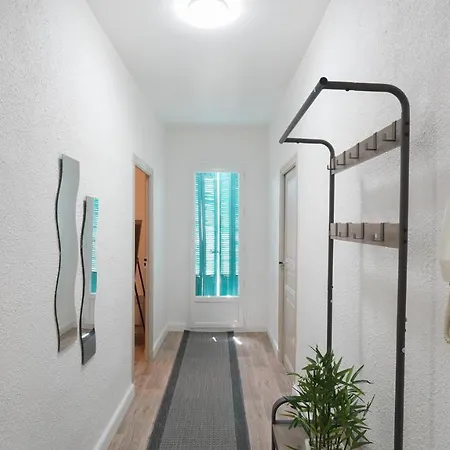 Les Halles 2, Climatisation, Terrasse, Garage * Narbonne